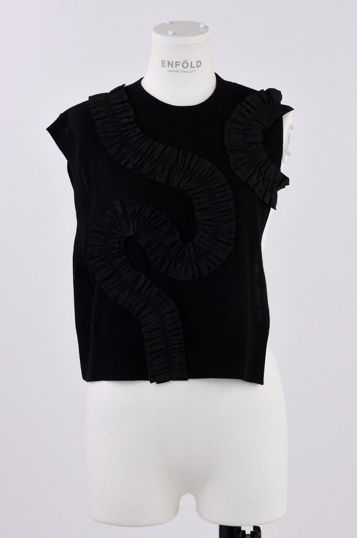 【エンフォルド/ENFOLD】のフリルニットベスト インテリア・キッズ・メンズ・レディースファッション・服の通販 founy(ファニー) https://founy.com/ ファッション Fashion レディースファッション Fashion for Women トップス・カットソー Cut & Sew Tops ニット Knit Tops & Sweaters ベスト&ジレ / 重ね着スタイル Vests & Gilets カジュアルプルオーバー・ニットトップス Pullovers & Knit Tops / Casual Pullovers インナー Innerwear ベスト Vest, Waistcoat |ID: prp329100004884833 ipo3291000000036896387