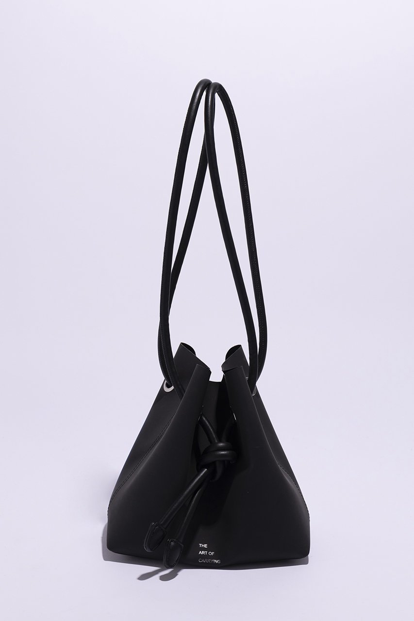 【ジ アートオブキャリング/THE ART OF CARRYING】のポーチ インテリア・キッズ・メンズ・レディースファッション・服の通販 founy(ファニー) 　ファッション　Fashion　レディースファッション　Fashion for Women　ポーチ&ミニバッグ　Pouches & Mini Bags　バッグ　Bags　なめらか　Smooth, Silky Texture　ショルダー　Shoulder, Shoulder Strap　バランス　Balance, Style Balance　ポーチ　Pouch, Small Case　巾着　Drawstring Bag, Kinchaku　ブラック|ID: prp329100004885775 ipo3291000000036473993