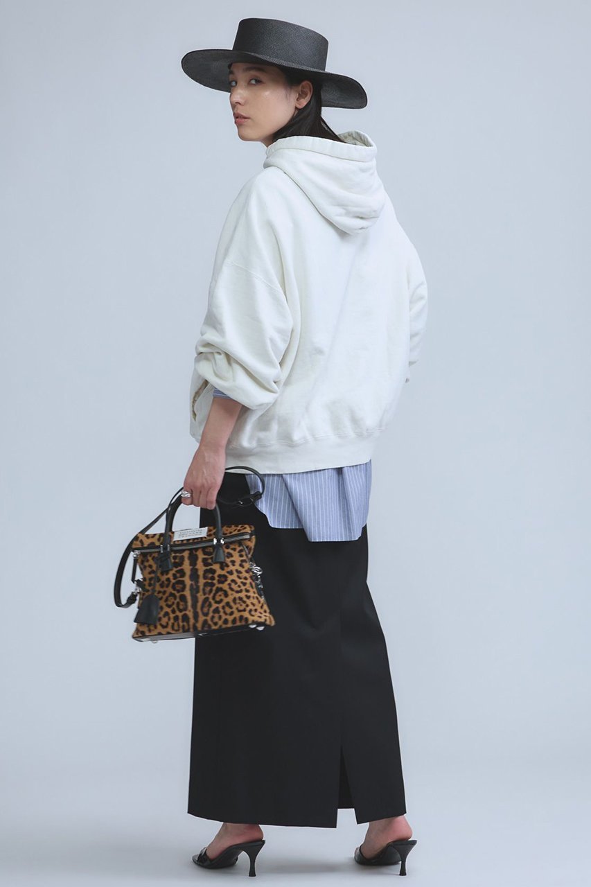 【カオス/Chaos】の【REMI RELIEF】別注ロゴフーディー 人気、トレンドファッション・服の通販 founy(ファニー) 　ファッション　Fashion　レディースファッション　Fashion for Women　トップス・カットソー　Cut & Sew Tops　シャツ・ブラウス・オフィスカジュアル　Elegant Blouses & Button-Ups　レディースパーカー・カジュアルフーディー　Casual Hoodies & Sweatshirts　ロングTシャツ・Tシャツ　Longline T-Shirts & Tees　スウェット・クルーネックトップス　Sweatshirts & Crewnecks / Relaxed Fit Sweat Tops　カットソー・ベーシックTシャツ　Cut-and-Sewn Tops / Stretch Tees & Basics　ヴィンテージ　Vintage Style　デニム　Denim, Jeans Material　ポケット　Pocket, Pocket Detail　別注　Limited Edition, Custom Order　2026年　2026　other-5|ID: prp329100004885835 ipo3291000000036474588