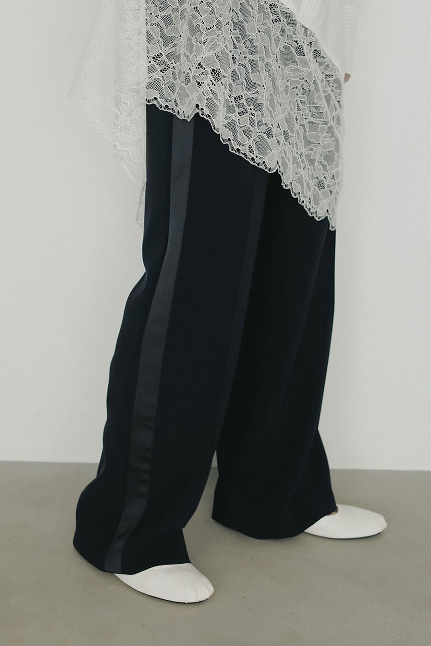 【ハー/HER.】のサイドラインパンツ 人気、トレンドファッション・服の通販 founy(ファニー) 　ファッション　Fashion　レディースファッション　Fashion for Women　パンツ　Pants & Trousers　ギャザー　Gathered, Ruffled　サテン　Satin, Glossy Fabric　ストレッチ　Stretch, Stretchy Fabric　スポーティ　Sporty, Casual Athletic　ダブル　Double, Double-Breasted　フロント　Front, Front Design　エレガント 上品　Elegant　other-8|ID: prp329100004885926 ipo3291000000036476093