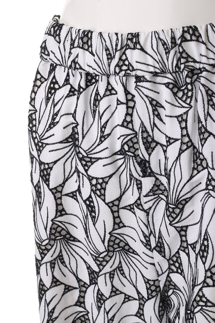 【ティッカ/TICCA】のフラワーレースパンツ 人気、トレンドファッション・服の通販 founy(ファニー) 　ファッション　Fashion　レディースファッション　Fashion for Women　パンツ　Pants & Trousers　ストレート　Straight, Straight Cut　スニーカー　Sneakers, Trainers　ダウン　Down, Puffer　フラワー　Flower, Floral　モダン　Modern, Contemporary　レース　Lace, Lace Fabric　other-5|ID: prp329100004886084 ipo3291000000036478156