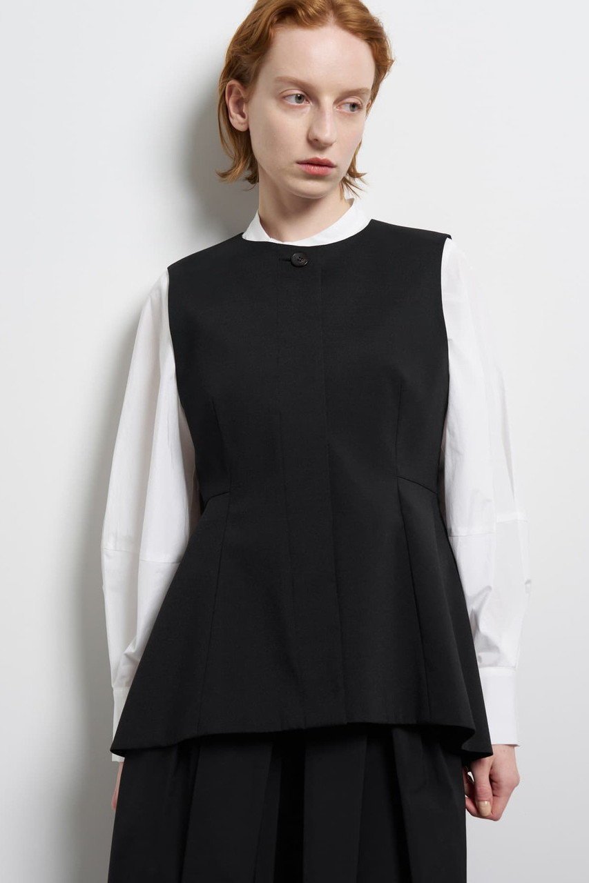 【ランバン オン ブルー/LANVIN en Bleu】のウールツイルペプラムベスト 人気、トレンドファッション・服の通販 founy(ファニー) 　ファッション　Fashion　レディースファッション　Fashion for Women　アウター　Coat / Outerwear Collection　トップス・カットソー　Cut & Sew Tops　キャミソール&ノースリーブ　Camisoles & Sleeveless Tops　シャツ・ブラウス・オフィスカジュアル　Elegant Blouses & Button-Ups　ベスト&ジレ / 重ね着スタイル　Vests & Gilets　ノースリーブ　Sleeveless, No-Sleeve　バランス　Balance, Style Balance　フレア　Flare, Flared　ベスト　Vest, Waistcoat　ペプラム　Peplum, Flared Hem　マニッシュ　Mannish, Boyish　other-8|ID: prp329100004886202 ipo3291000000036479997