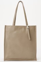 【イアクッチ/IACUCCI】のジュリエッタ NAPPA 人気、トレンドファッション・服の通販 founy(ファニー) ファッション Fashion レディースファッション Fashion for Women バッグ Bags シンプル Simple, Minimal スクエア Square, Square Shape スマート Smart, Elegant ビジネス 仕事 通勤 Business / Work / Commuting マグネット Magnet, Magnetic Closure メタル Metal, Metal Parts ワンポイント One Point, Statement Accent エレガント 上品 Elegant thumbnail トープ|ID: prp329100004886929 ipo3291000000036486973