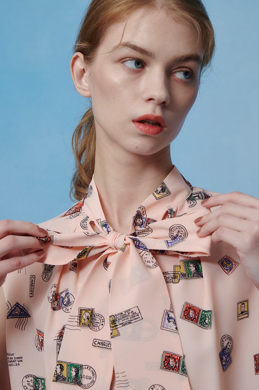 【アルアバイル/allureville】の【LOULOU WILLOUGHBY】レタープリントリボンブラウス 人気、トレンドファッション・服の通販 founy(ファニー) 　ファッション　Fashion　レディースファッション　Fashion for Women　トップス・カットソー　Cut & Sew Tops　シャツ・ブラウス・オフィスカジュアル　Elegant Blouses & Button-Ups　ショート　Short, Short Length　スリーブ　Sleeve, Long Sleeve / Short Sleeve　フレンチ　French, French Style　プリント　Print, Printed Pattern　モチーフ　Motif, Design Theme　other-3|ID: prp329100004887662 ipo3291000000036520791