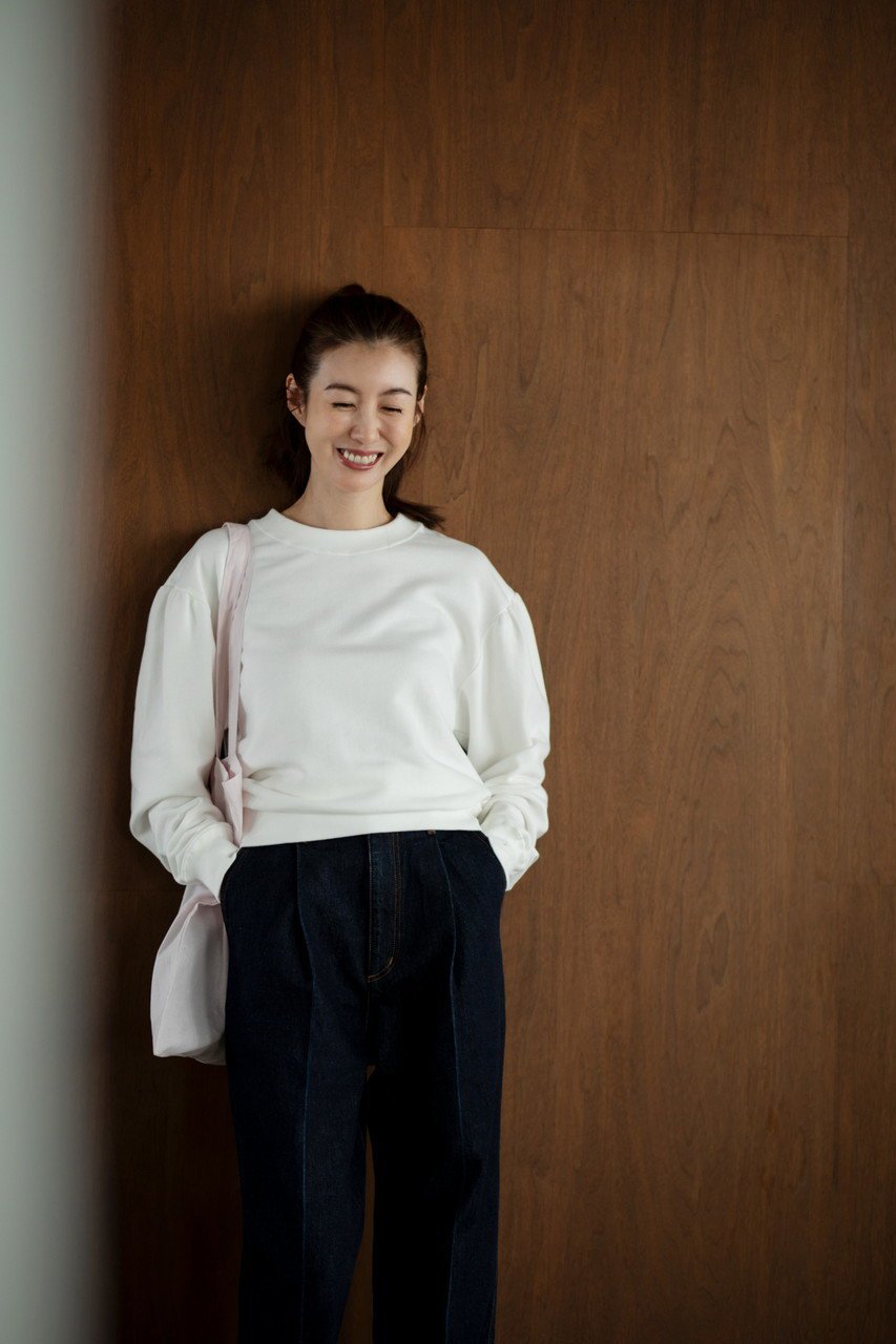 【マイ ウィークネス/MY WEAKNESS】のOlja Sweat Shirt 人気、トレンドファッション・服の通販 founy(ファニー) 　ファッション　Fashion　レディースファッション　Fashion for Women　トップス・カットソー　Cut & Sew Tops　ニット　Knit Tops & Sweaters　シャツ・ブラウス・オフィスカジュアル　Elegant Blouses & Button-Ups　レディースパーカー・カジュアルフーディー　Casual Hoodies & Sweatshirts　ロングTシャツ・Tシャツ　Longline T-Shirts & Tees　カジュアルプルオーバー・ニットトップス　Pullovers & Knit Tops / Casual Pullovers　スウェット・クルーネックトップス　Sweatshirts & Crewnecks / Relaxed Fit Sweat Tops　ギャザー　Gathered, Ruffled　ショルダー　Shoulder, Shoulder Strap　スウェット / スエット　Sweatshirt, Sweatwear　ドロップ　Drop Shoulder, Dropped Style　フェミニン　Feminine, Girly　other-6|ID: prp329100004887833 ipo3291000000036499228