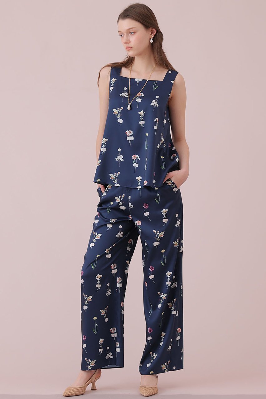 【アナイ/ANAYI】の【セットアップ対象商品】ボタニカルサテンプリントスクエア ブラウス 人気、トレンドファッション・服の通販 founy(ファニー) 　ファッション　Fashion　レディースファッション　Fashion for Women　トップス・カットソー　Cut & Sew Tops　キャミソール&ノースリーブ　Camisoles & Sleeveless Tops　シャツ・ブラウス・オフィスカジュアル　Elegant Blouses & Button-Ups　おすすめ　Recommended / Our Picks　カッティング　Cutting Detail　キャミソール　Camisole, Spaghetti Strap Top　ジャケット　Jacket, Outerwear　スクエア　Square, Square Shape　セットアップ　Set-Up, Coordinated Outfit　デコルテ　Décolleté, Neckline　ノースリーブ　Sleeveless, No-Sleeve　ボタニカル　Botanical, Floral Pattern　モチーフ　Motif, Design Theme　other-6|ID: prp329100004888224 ipo3291000000036504314