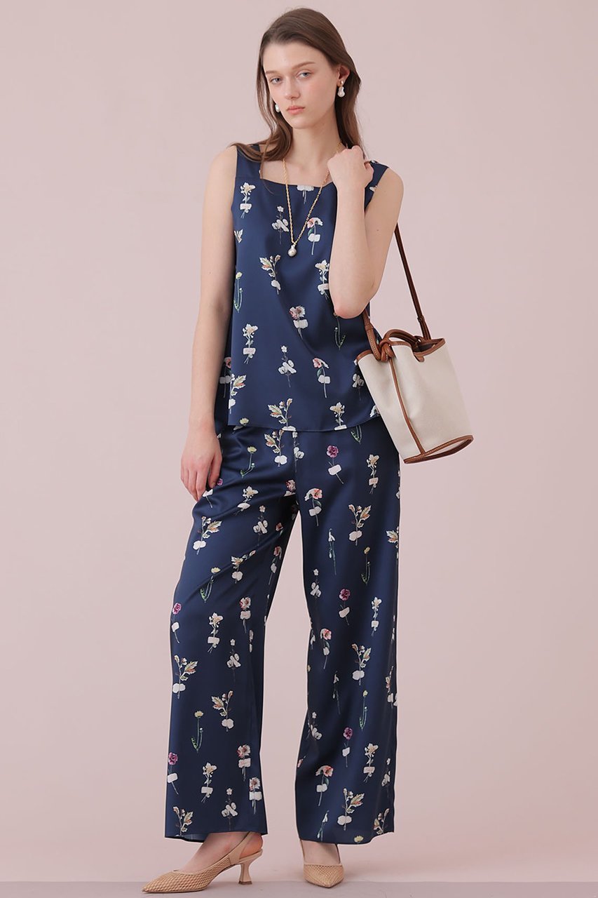 【アナイ/ANAYI】の【セットアップ対象商品】ボタニカルサテンプリントスクエア ブラウス 人気、トレンドファッション・服の通販 founy(ファニー) 　ファッション　Fashion　レディースファッション　Fashion for Women　トップス・カットソー　Cut & Sew Tops　キャミソール&ノースリーブ　Camisoles & Sleeveless Tops　シャツ・ブラウス・オフィスカジュアル　Elegant Blouses & Button-Ups　おすすめ　Recommended / Our Picks　カッティング　Cutting Detail　キャミソール　Camisole, Spaghetti Strap Top　ジャケット　Jacket, Outerwear　スクエア　Square, Square Shape　セットアップ　Set-Up, Coordinated Outfit　デコルテ　Décolleté, Neckline　ノースリーブ　Sleeveless, No-Sleeve　ボタニカル　Botanical, Floral Pattern　モチーフ　Motif, Design Theme　other-7|ID: prp329100004888224 ipo3291000000036504315