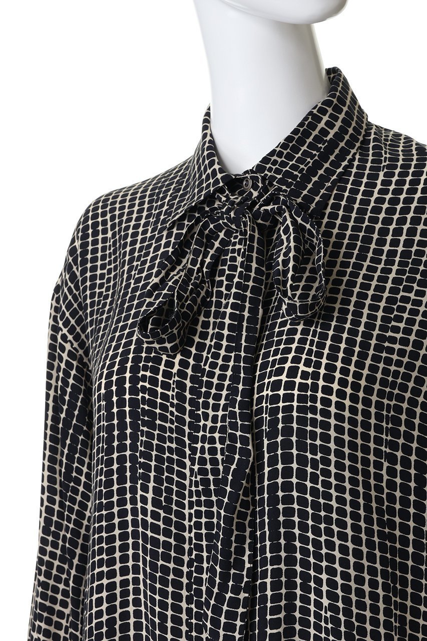 【ルームエイト/Room no.8】のRAYON PRINT リボン シャツ 人気、トレンドファッション・服の通販 founy(ファニー) 　ファッション　Fashion　レディースファッション　Fashion for Women　トップス・カットソー　Cut & Sew Tops　シャツ・ブラウス・オフィスカジュアル　Elegant Blouses & Button-Ups　スリーブ　Sleeve, Long Sleeve / Short Sleeve　タイトスカート　Pencil Skirt, Tight Skirt　マニッシュ　Mannish, Boyish　ラグジュアリー　Luxury, Elegant　リボン　Ribbon, Bow　ロング　Long, Long-Length　エレガント 上品　Elegant　other-5|ID: prp329100004888404 ipo3291000000036505635