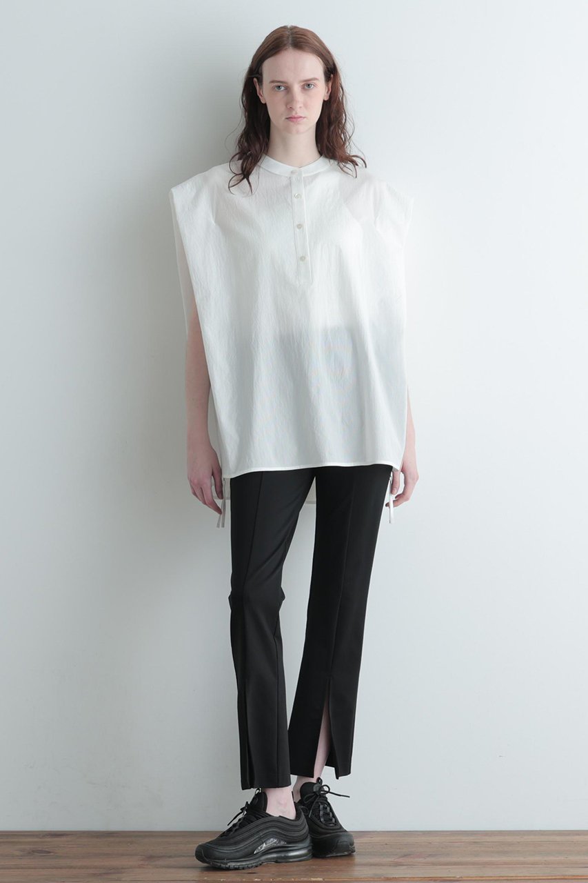 【ル フィル/LE PHIL】の《LE PHIL SPORTS》マイクロドットエアーノースリブラウス 人気、トレンドファッション・服の通販 founy(ファニー) 　ファッション　Fashion　レディースファッション　Fashion for Women　トップス・カットソー　Cut & Sew Tops　シャツ・ブラウス・オフィスカジュアル　Elegant Blouses & Button-Ups　インナー　Innerwear　エアリー　Airy Texture　軽量　Lightweight, Ultra Light　ショート　Short, Short Length　シンプル　Simple, Minimal　ジャケット　Jacket, Outerwear　スタンダード　Standard, Basic　ストレッチ　Stretch, Stretchy Fabric　スリーブ　Sleeve, Long Sleeve / Short Sleeve　ドット　Polka Dot, Dot Pattern　ノースリーブ　Sleeveless, No-Sleeve　ワイド　Wide, Wide Fit　夏　Summer　エレガント 上品　Elegant　新作・新入荷　New Arrivals / New In　other-3|ID: prp329100004888783 ipo3291000000036510722