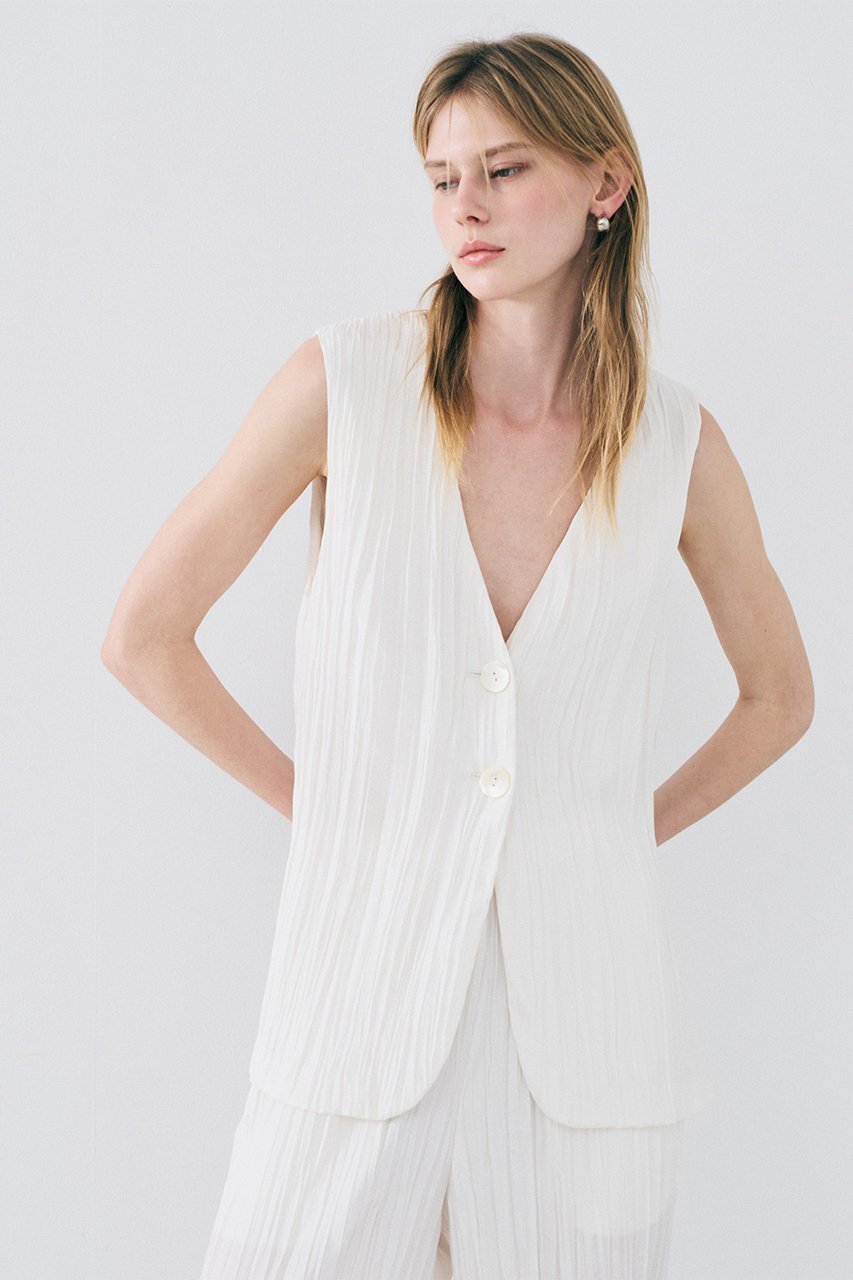【アンクレイヴ/uncrave】のマシーンプリーツ ジレ 人気、トレンドファッション・服の通販 founy(ファニー) 　ファッション　Fashion　レディースファッション　Fashion for Women　アウター　Coat / Outerwear Collection　トップス・カットソー　Cut & Sew Tops　キャミソール&ノースリーブ　Camisoles & Sleeveless Tops　シャツ・ブラウス・オフィスカジュアル　Elegant Blouses & Button-Ups　ベスト&ジレ / 重ね着スタイル　Vests & Gilets　おすすめ　Recommended / Our Picks　クール　Cool, Chic　サテン　Satin, Glossy Fabric　ストレート　Straight, Straight Cut　セットアップ　Set-Up, Coordinated Outfit　ノースリーブ　Sleeveless, No-Sleeve　ブライト　Bright, Shiny　プリーツ　Pleats, Pleated　モダン　Modern, Contemporary　ランダム　Random, Irregular　新作・新入荷　New Arrivals / New In　other-5|ID: prp329100004888794 ipo3291000000036510825