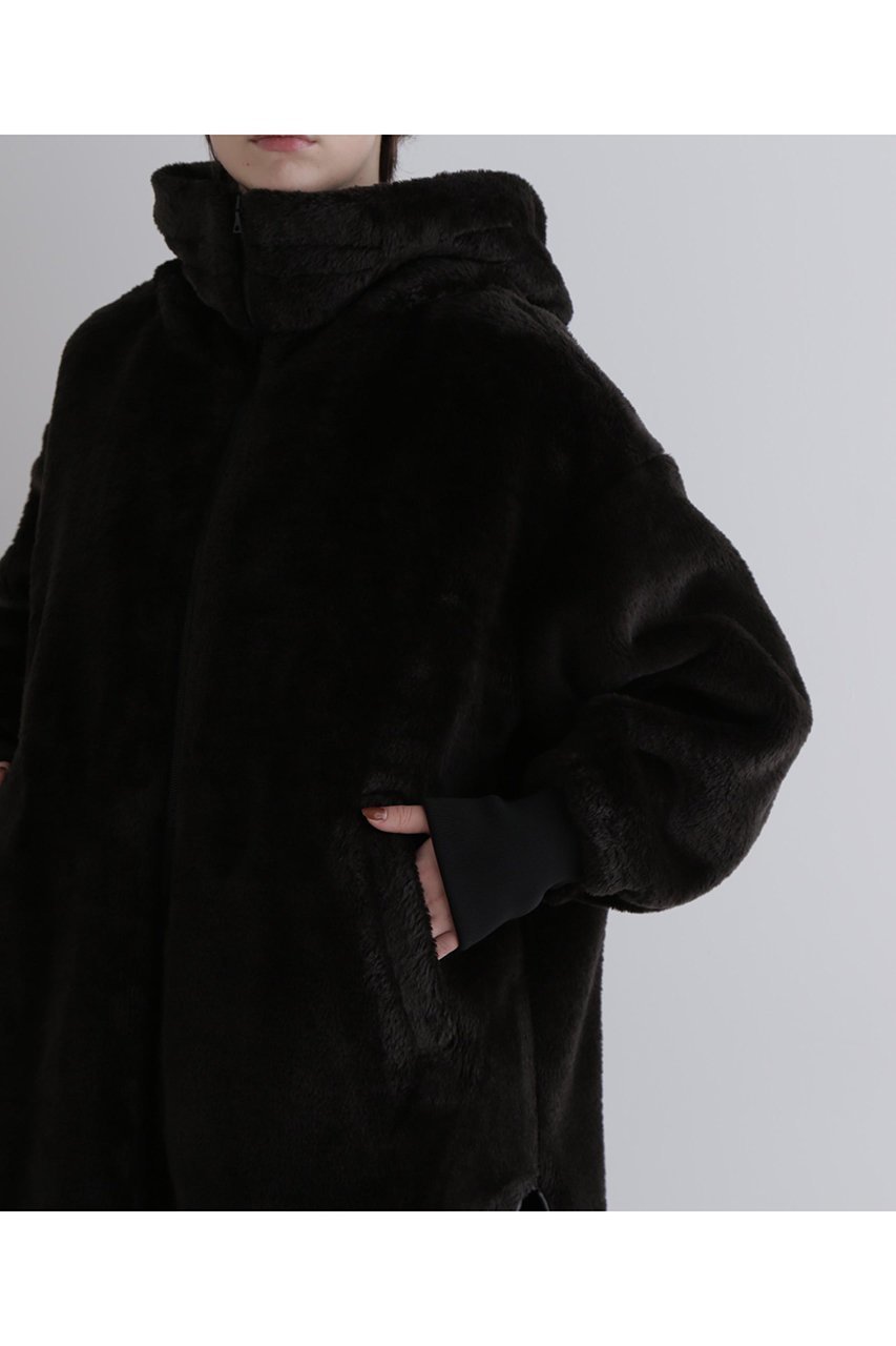 【ル フィル/LE PHIL】の《LE PHIL SPORTS》フェイクファーフードジャケット 人気、トレンドファッション・服の通販 founy(ファニー) 　ファッション　Fashion　レディースファッション　Fashion for Women　アウター　Coat / Outerwear Collection　レディースジャケット・軽アウター　Jackets　アウトドア　Outdoor Clothing　ウォーム　Warm Fabric　ショルダー　Shoulder, Shoulder Strap　ジップ　Zip, Zipper　ジャケット　Jacket, Outerwear　スタンド　Stand Collar, Upright Stand　ドロップ　Drop Shoulder, Dropped Style　フェミニン　Feminine, Girly　ボトム　Bottoms, Lower Wear　ポケット　Pocket, Pocket Detail　リラックス　Relax, Relaxed Fit　other-8|ID: prp329100004888951 ipo3291000000036517653