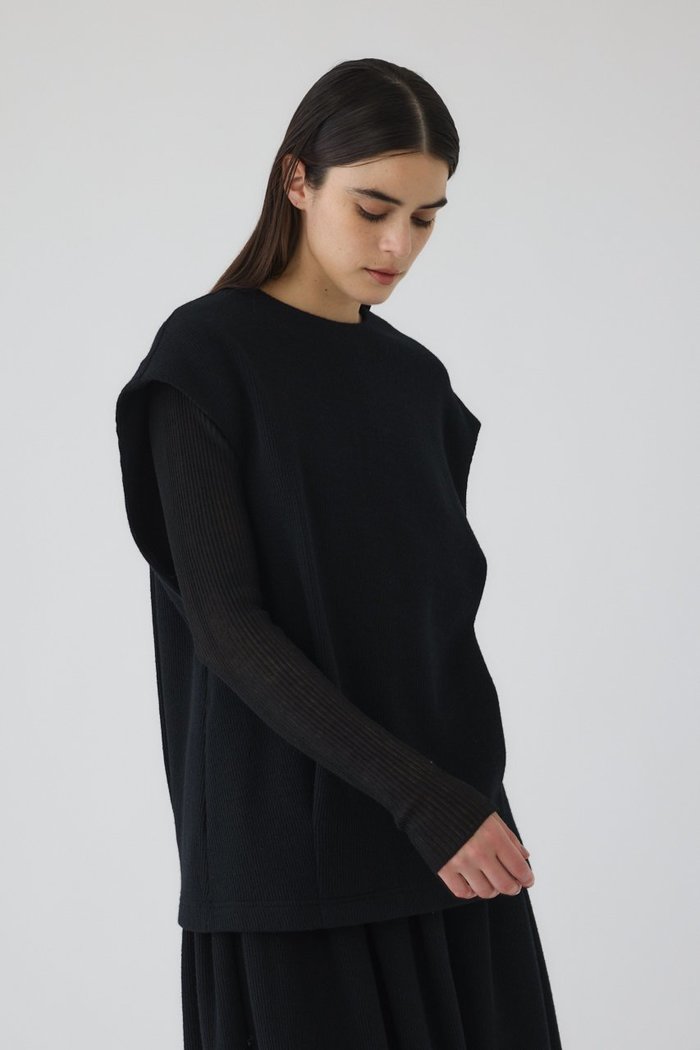 【リムアーク/RIM.ARK】のFront hole vest like tops/トップス インテリア・キッズ・メンズ・レディースファッション・服の通販 founy(ファウニー) https://founy.com/ ファッション Fashion レディースファッション Fashion for Women アウター Coat / Outerwear Collection レディースジャケット・軽アウター Jackets インナー Innerwear ジャケット Jacket, Outerwear セットアップ Set-Up, Coordinated Outfit タートルネック Turtleneck, High Neck フォルム Silhouette, Form ベスト Vest, Waistcoat ロング Long, Long-Length |ID: prp329100004888972 ipo3291000000036518652