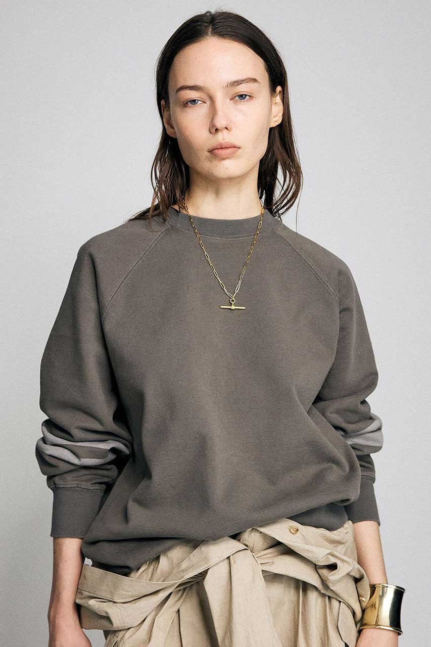 【ブリル/BRILL】のフットボールスウェット 人気、トレンドファッション・服の通販 founy(ファニー) 　ファッション　Fashion　レディースファッション　Fashion for Women　トップス・カットソー　Cut & Sew Tops　シャツ・ブラウス・オフィスカジュアル　Elegant Blouses & Button-Ups　レディースパーカー・カジュアルフーディー　Casual Hoodies & Sweatshirts　ロングTシャツ・Tシャツ　Longline T-Shirts & Tees　スウェット・クルーネックトップス　Sweatshirts & Crewnecks / Relaxed Fit Sweat Tops　カットソー・ベーシックTシャツ　Cut-and-Sewn Tops / Stretch Tees & Basics　スウェット / スエット　Sweatshirt, Sweatwear　スポーティ　Sporty, Casual Athletic　フィット　Fit, Slim Fit　ベーシック　Basic, Essential　ミドル　Middle Length, Mid Height　ヴィンテージ　Vintage Style　other-2|ID: prp329100004889022 ipo3291000000036520122