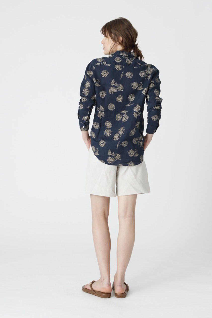 【フランク&アイリーン/Frank&Eileen】のEILEEN イタリアンリネン ブラックフラワー シャツ 人気、トレンドファッション・服の通販 founy(ファニー) 　ファッション　Fashion　レディースファッション　Fashion for Women　トップス・カットソー　Cut & Sew Tops　シャツ・ブラウス・オフィスカジュアル　Elegant Blouses & Button-Ups　スリーブ　Sleeve, Long Sleeve / Short Sleeve　フィット　Fit, Slim Fit　フラワー　Flower, Floral　リネン　Linen, Linen Fabric　ロング　Long, Long-Length　エレガント 上品　Elegant　定番　Standard, Basic Item　新作・新入荷　New Arrivals / New In　other-8|ID: prp329100004889028 ipo3291000000036520394