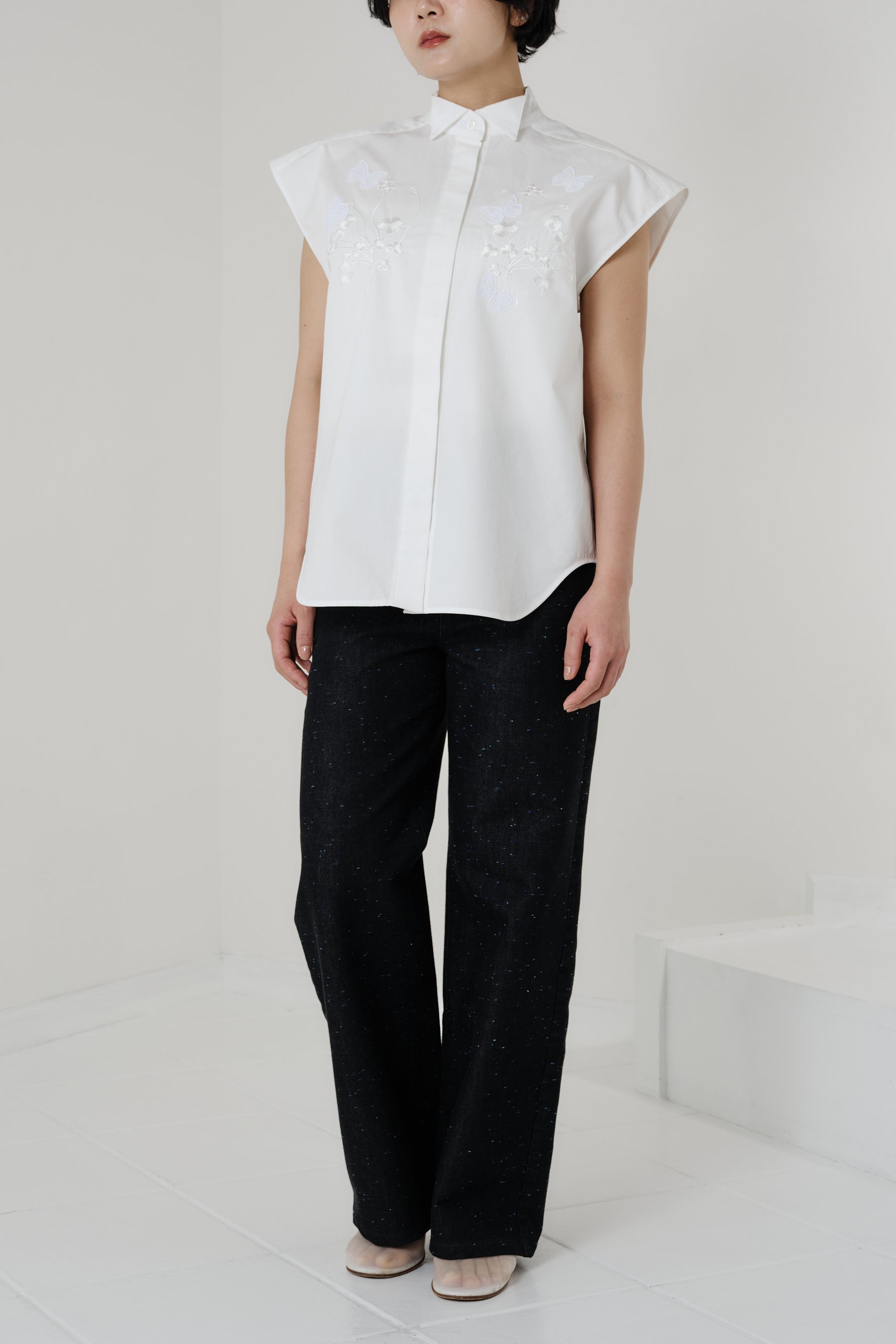 【アロー/aLORS】の【3/25 20:00販売開始】Chemise Racine ブラウス 人気、トレンドファッション・服の通販 founy(ファニー) 　ファッション　Fashion　レディースファッション　Fashion for Women　トップス・カットソー　Cut & Sew Tops　キャミソール&ノースリーブ　Camisoles & Sleeveless Tops　シャツ・ブラウス・オフィスカジュアル　Elegant Blouses & Button-Ups　イタリア　Italy　コンパクト　Compact, Small Size　ショルダー　Shoulder, Shoulder Strap　ツイル　Twist, Twisted Detail　ノースリーブ　Sleeveless, No-Sleeve　モチーフ　Motif, Design Theme　新作・新入荷　New Arrivals / New In　other-8|ID: prp329100004889032 ipo3291000000036520526