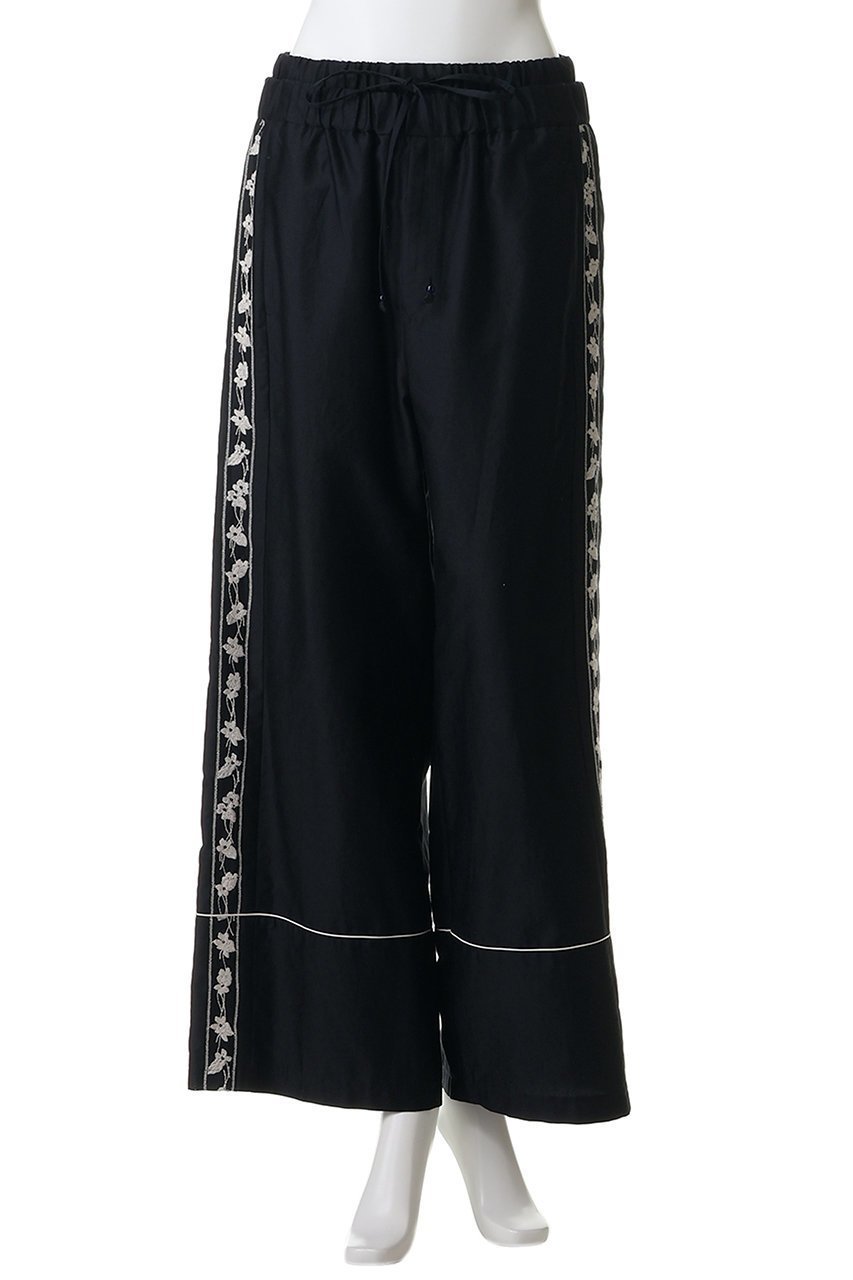 【ミュベール/MUVEIL】のスミレ刺しゅうパンツ 大人の最旬トレンドファッション＆コーディネート founy(ファウニー) 　ファッション　Fashion　レディースファッション　Fashion for Women　パンツ　Pants & Trousers　サテン　Satin, Glossy Fabric　ジャケット　Jacket, Outerwear　ストライプ　Stripe, Striped Pattern　ストレート　Straight, Straight Cut　リラックス　Relax, Relaxed Fit　other-2|ID: prp329100004889192 ipo3291000000036879608
