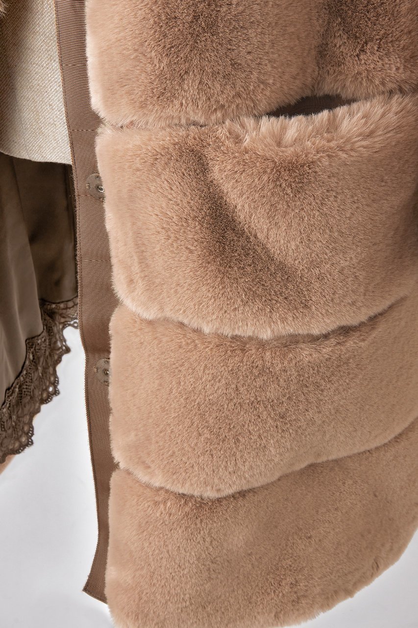 【デイジーリン/DAISY LIN】のLove Fur POODLE COAT 大人の最旬トレンドファッション＆コーディネート founy(ファウニー) 　ファッション　Fashion　レディースファッション　Fashion for Women　アウター　Coat / Outerwear Collection　コート・ロングコート・ピーコート　Long Coats, Peacoats & More　サテン　Satin, Glossy Fabric　シンプル　Simple, Minimal　ストレッチ　Stretch, Stretchy Fabric　ダウン　Down, Puffer　なめらか　Smooth, Silky Texture　フロント　Front, Front Design　ポケット　Pocket, Pocket Detail　リアル　Real, Realistic　レース　Lace, Lace Fabric　ロング　Long, Long-Length　冬　Winter / This Winter　other-4|ID: prp329100004889437 ipo3291000000036616552