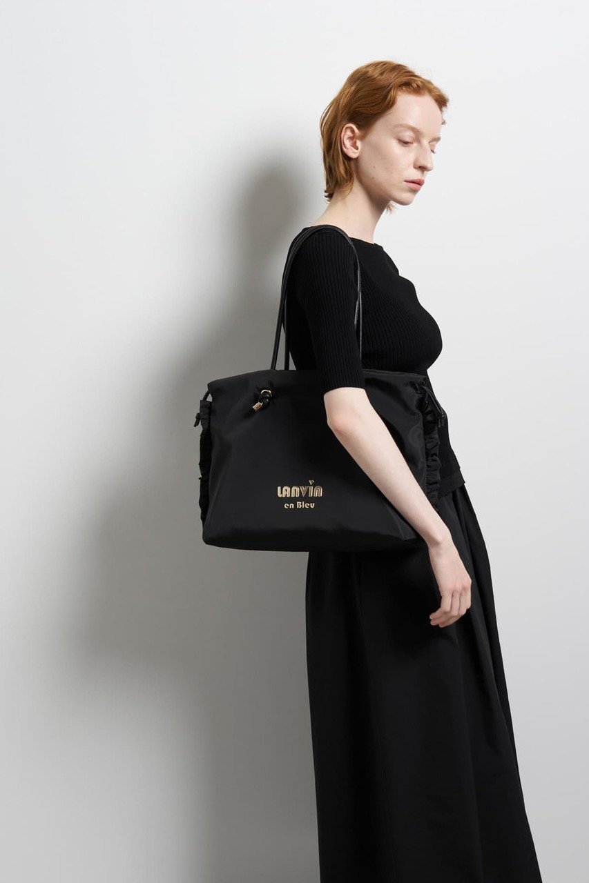 【ランバン オン ブルー/LANVIN en Bleu】のサイドフリルドロストトートバッグ小 人気、トレンドファッション・服の通販 founy(ファニー) 　ファッション　Fashion　レディースファッション　Fashion for Women　バッグ　Bags　タフタ　Taffeta, Structured Fabric　フェイクレザー　Faux Leather, PU Leather　フリル　Frill, Ruffle　プリント　Print, Printed Pattern　メタル　Metal, Metal Parts　巾着　Drawstring Bag, Kinchaku　other-8|ID: prp329100004889670 ipo3291000000036536218