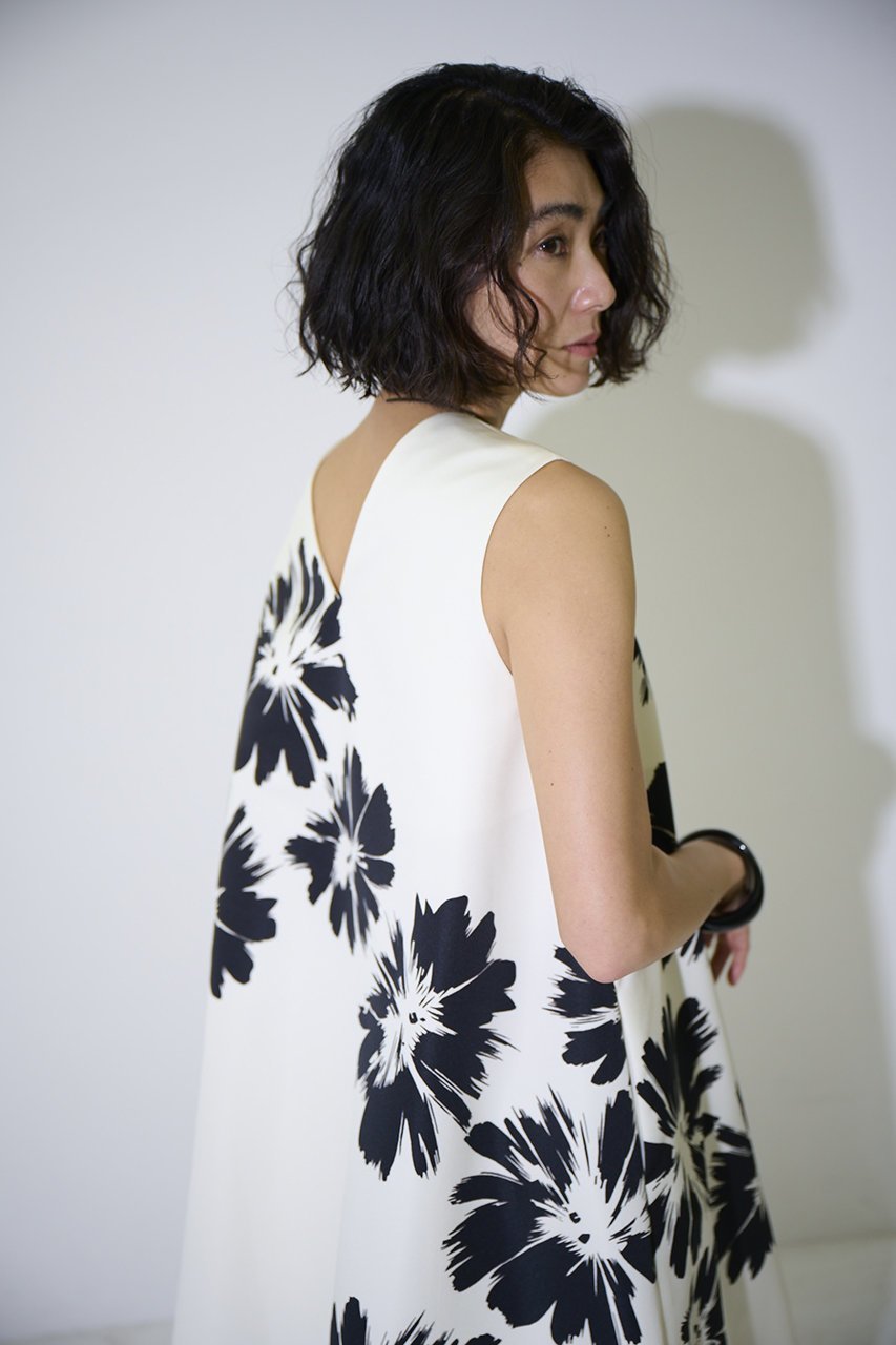 【エムフィル/M Fil】のコートフルールプリント Vネックフレアワンピース 人気、トレンドファッション・服の通販 founy(ファニー) 　ファッション　Fashion　レディースファッション　Fashion for Women　アウター　Coat / Outerwear Collection　コート・ロングコート・ピーコート　Long Coats, Peacoats & More　ワンピース　Dresses　チュニック　Tunic Tops & Dresses　チュニック　Tunic, Long Top　バランス　Balance, Style Balance　フラワー　Flower, Floral　フレア　Flare, Flared　プリント　Print, Printed Pattern　モチーフ　Motif, Design Theme　ロング　Long, Long-Length　人気　Popular, Best Seller　新作・新入荷　New Arrivals / New In　other-7|ID: prp329100004889771 ipo3291000000036537405