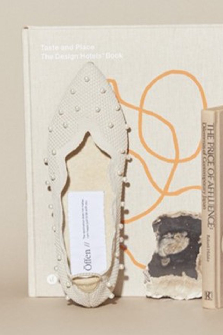 【オッフェン/Offen】のscallop pearls pattern 大人の最旬トレンドファッション＆コーディネート founy(ファウニー) 　ファッション　Fashion　レディースファッション　Fashion for Women　おすすめ　Recommended / Our Picks　カッティング　Cutting Detail　クッション　Cushion, Throw Pillow　シューズ　Shoes, Footwear　スカラップ　Scallop, Scalloped Edge　パーティ　Party, Party Style　パール　Pearl, Pearl Accent　フラット　Flat, Flat Shoes　結婚式　Wedding　軽量　Lightweight, Ultra Light　other-7|ID: prp329100004890841 ipo3291000000036921630