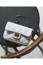 【ウィムガゼット/Whim Gazette】の【Hoaw.】チェーンミニバッグ 人気、トレンドファッション・服の通販 founy(ファニー) ファッション Fashion レディースファッション Fashion for Women バッグ Bags アクセサリー Fashion Accessories 春 Spring キルティング Quilted, Quilting クール Cool, Chic シューズ Shoes, Footwear チェーン Chain, Chain Strap チャーム Charm, Pendant ワンポイント One Point, Statement Accent おすすめ Recommended / Our Picks thumbnail サックスブルー|ID: prp329100004890965 ipo3291000000036556640