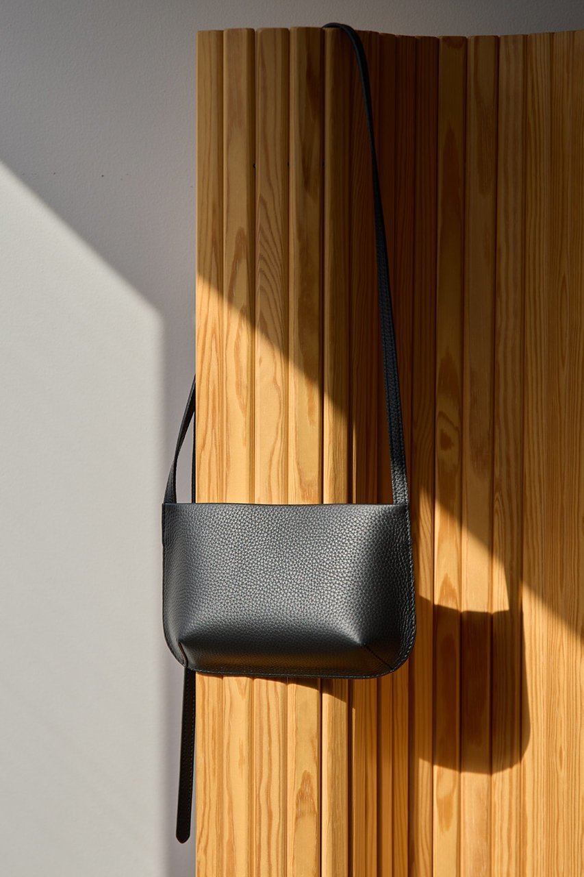 【ウィムガゼット/Whim Gazette】の【Hoaw.】MINIレザーショルダー インテリア・キッズ・メンズ・レディースファッション・服の通販 founy(ファニー) 　ファッション　Fashion　レディースファッション　Fashion for Women　バッグ　Bags　アクセサリー　Fashion Accessories　ウォレット　Wallet　シューズ　Shoes, Footwear　ショルダー　Shoulder, Shoulder Strap　なめらか　Smooth, Silky Texture　モダン　Modern, Contemporary　エレガント 上品　Elegant　ブラック|ID: prp329100004892402 ipo3291000000036570287