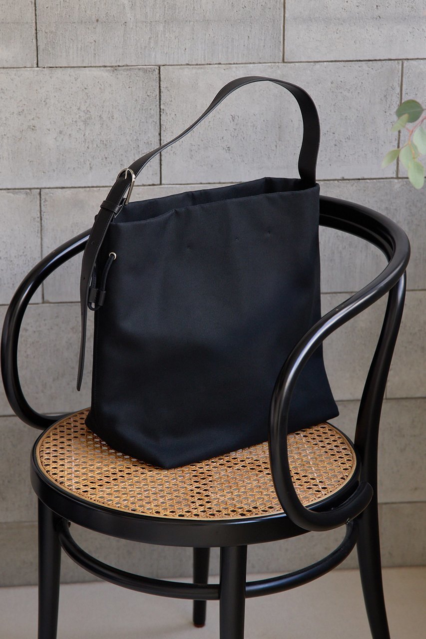 【ウィムガゼット/Whim Gazette】の【MARY AL TERNA】SHOULDER BAG 大人の最旬トレンドファッション＆コーディネート founy(ファウニー) 　ファッション　Fashion　レディースファッション　Fashion for Women　バッグ　Bags　春　Spring　キャンバス　Canvas, Canvas Fabric　コレクション　Collection, Seasonal Line　巾着　Drawstring Bag, Kinchaku　スタイリッシュ　Stylish, Fashionable　メタル　Metal, Metal Parts　S/S・春夏　SS, Spring/Summer, Warm Season　夏　Summer　ビジネス 仕事 通勤　Business / Work / Commuting　 other-1|ID: prp329100004892882 ipo3291000000036574080