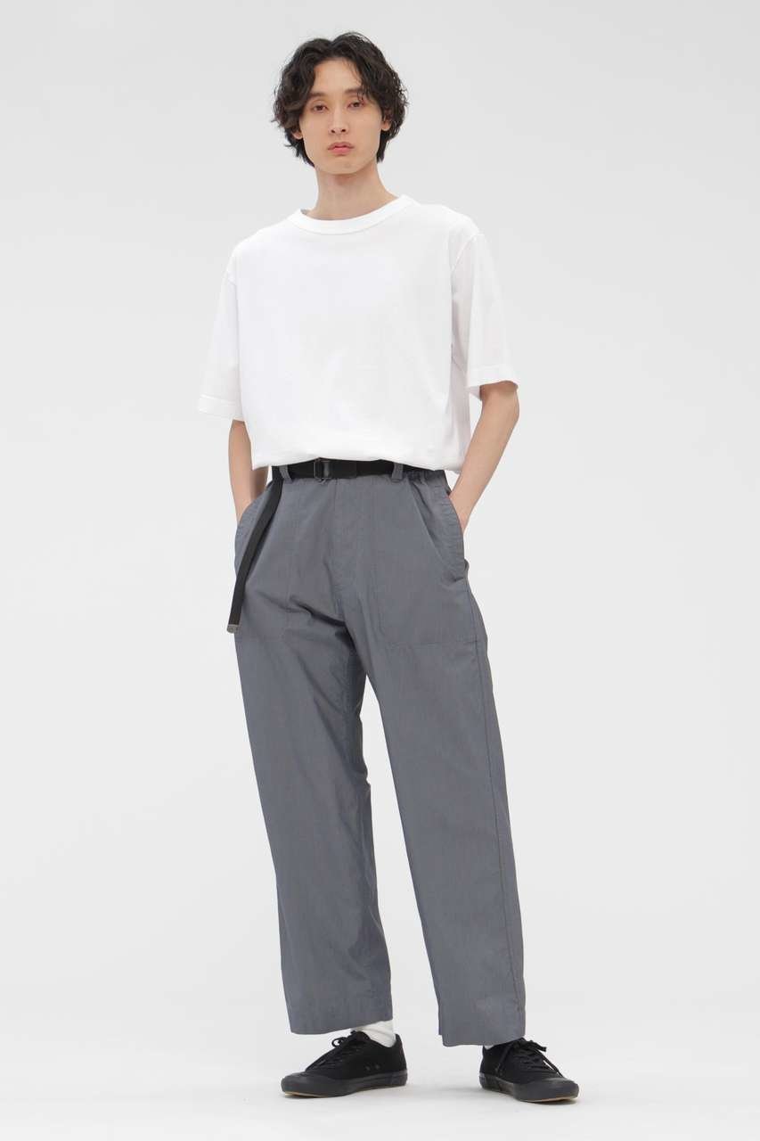 【マーガレット ハウエル/MARGARET HOWELL / MEN】のSUPERLIGHT COTTON NYLON TROUSERS 大人の最旬トレンドファッション＆コーディネート founy(ファウニー) 　ファッション　Fashion　メンズファッション　Fashion for Men　ボトムス　Bottoms　シャンブレー　Chambray, Denim-Like Fabric　シャーリング　Shirring, Ruched　ストレート　Straight, Straight Cut　スポーティ　Sporty, Casual Athletic　パッチ　Patch, Appliqué　フラップ　Flap, Flap Pocket　フロント　Front, Front Design　ポケット　Pocket, Pocket Detail　リラックス　Relax, Relaxed Fit　ワイド　Wide, Wide Fit　ワッシャー　Washer, Crinkled Finish　再入荷　Restock / Back in Stock　 other-1|ID: prp329100004893017 ipo3291000000036575281