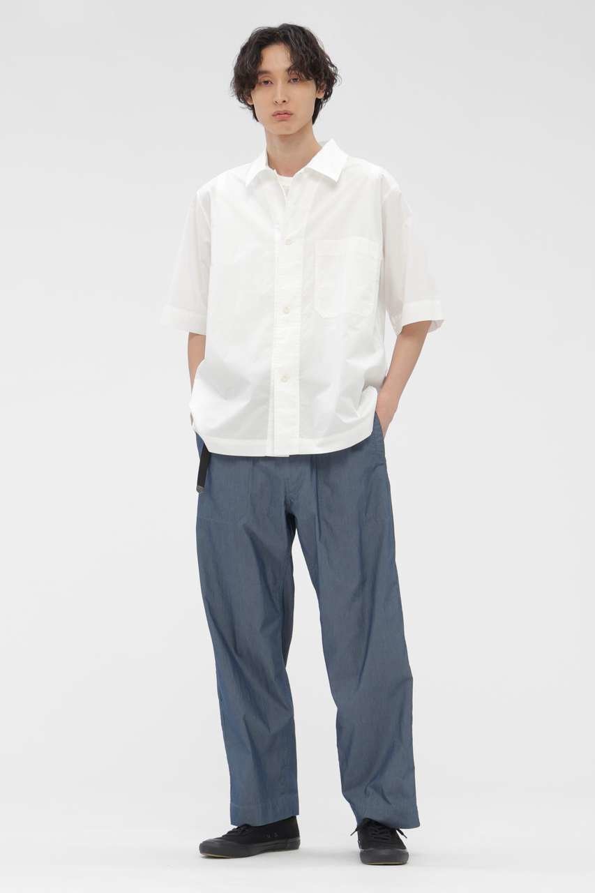 【マーガレット ハウエル/MARGARET HOWELL / MEN】のSUPERLIGHT COTTON NYLON TROUSERS インテリア・キッズ・メンズ・レディースファッション・服の通販 founy(ファウニー) 　ファッション　Fashion　メンズファッション　Fashion for Men　ボトムス　Bottoms　シャンブレー　Chambray, Denim-Like Fabric　シャーリング　Shirring, Ruched　ストレート　Straight, Straight Cut　スポーティ　Sporty, Casual Athletic　パッチ　Patch, Appliqué　フラップ　Flap, Flap Pocket　フロント　Front, Front Design　ポケット　Pocket, Pocket Detail　リラックス　Relax, Relaxed Fit　ワイド　Wide, Wide Fit　ワッシャー　Washer, Crinkled Finish　再入荷　Restock / Back in Stock　ブルー|ID: prp329100004893017 ipo3291000000036575283