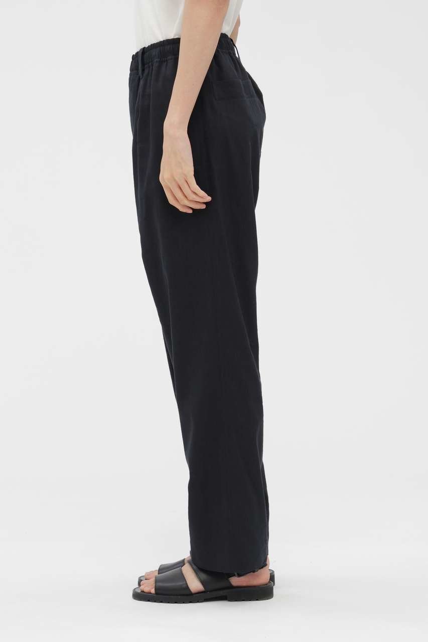 【その他のブランド/Other】のLINEN WOOL SILK PLAINWEAVE TROUSERS 人気、トレンドファッション・服の通販 founy(ファニー) 　ファッション　Fashion　レディースファッション　Fashion for Women　パンツ　Pants & Trousers　おすすめ　Recommended / Our Picks　シルク　Silk, 100% Silk　セットアップ　Set-Up, Coordinated Outfit　ドローストリング　Drawstring, Pull Cord　バランス　Balance, Style Balance　ブルゾン　Blouson, Bomber Jacket　プリーツ　Pleats, Pleated　ベーシック　Basic, Essential　リネン　Linen, Linen Fabric　新作・新入荷　New Arrivals / New In　other-4|ID: prp329100004893019 ipo3291000000036575297