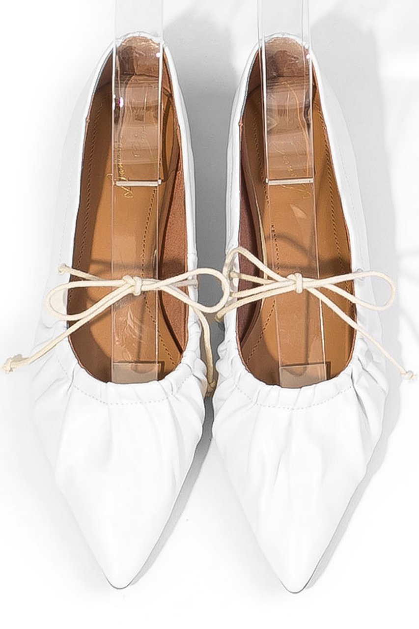 【ダニエラ アンド ジェマ/Daniella & GEMMA】のポインテッドギャザーリボンフラットパンプス インテリア・キッズ・メンズ・レディースファッション・服の通販 founy(ファニー) ファッション Fashion レディースファッション Fashion for Women クッション Cushion, Throw Pillow シューズ Shoes, Footwear リボン Ribbon, Bow 春 Spring ホワイト|ID: prp329100004893383 ipo3291000000036578420