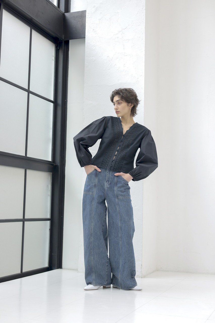 【マーレット/MERLETTE】のEVA アイレットレース Vネックボタンブラウス 人気、トレンドファッション・服の通販 founy(ファニー) 　ファッション　Fashion　レディースファッション　Fashion for Women　トップス・カットソー　Cut & Sew Tops　シャツ・ブラウス・オフィスカジュアル　Elegant Blouses & Button-Ups　Vネックトップス　V-Neck Tops / V-Cut Neckline Shirts　アイレット　Eyelet Lace　エレガント 上品　Elegant　ショート　Short, Short Length　スカラップ　Scallop, Scalloped Edge　スリーブ　Sleeve, Long Sleeve / Short Sleeve　ドレス　Dress, One-Piece　フェミニン　Feminine, Girly　フレア　Flare, Flared　ロング　Long, Long-Length　other-8|ID: prp329100004893737 ipo3291000000036580991