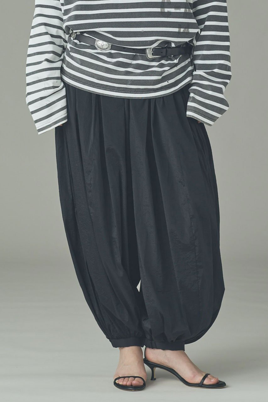 【カレンソロジー/Curensology】のリバーバルーンパンツ 大人の最旬トレンドファッション＆コーディネート founy(ファウニー) 　ファッション　Fashion　レディースファッション　Fashion for Women　パンツ　Pants & Trousers　おすすめ　Recommended / Our Picks　コンパクト　Compact, Small Size　サテン　Satin, Glossy Fabric　シアー　Sheer, See-Through　タフタ　Taffeta, Structured Fabric　バルーン　Balloon, Balloon Silhouette　フォルム　Silhouette, Form　フランス　France, French　リラックス　Relax, Relaxed Fit　ワッシャー　Washer, Crinkled Finish　other-2|ID: prp329100004893865 ipo3291000000037237336
