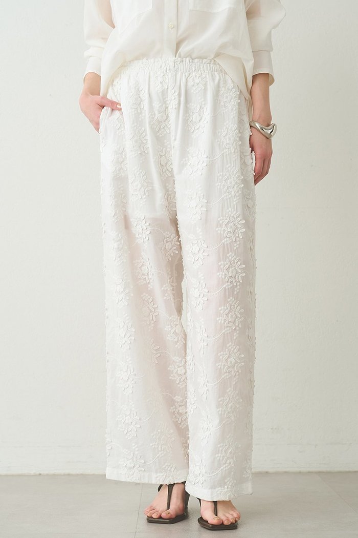 【ウィムガゼット/Whim Gazette】の3D刺繍パンツ インテリア・キッズ・メンズ・レディースファッション・服の通販 founy(ファニー) https://founy.com/ ファッション Fashion レディースファッション Fashion for Women パンツ Pants & Trousers クール Cool, Chic シンプル Simple, Minimal バランス Balance, Style Balance リラックス Relax, Relaxed Fit レース Lace, Lace Fabric エレガント 上品 Elegant |ID: prp329100004893991 ipo3291000000036953928