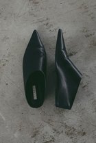【エトレトウキョウ/ETRE TOKYO】のポインテッドインヒールレザーミュール 大人の最旬トレンドファッション＆コーディネート founy(ファウニー) ファッション Fashion レディースファッション Fashion for Women クッション Cushion, Throw Pillow デニム Denim, Jeans Material ワイド Wide, Wide Fit エレガント 上品 Elegant thumbnail ブラック|ID: prp329100004894175 ipo3291000000037240256