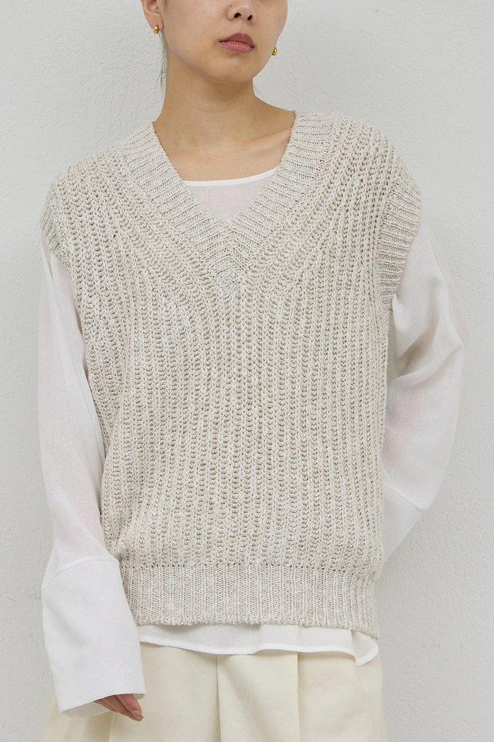 【ガリャルダガランテ/GALLARDAGALANTE】の【HERITANOVUM】リネンコットンニットベスト インテリア・キッズ・メンズ・レディースファッション・服の通販 founy(ファニー) https://founy.com/ ファッション Fashion レディースファッション Fashion for Women トップス・カットソー Cut & Sew Tops ニット Knit Tops & Sweaters ベスト&ジレ / 重ね着スタイル Vests & Gilets カジュアルプルオーバー・ニットトップス Pullovers & Knit Tops / Casual Pullovers カットソー Cut and Sewn Top スタンダード Standard, Basic ベスト Vest, Waistcoat ベーシック Basic, Essential リネン Linen, Linen Fabric 新作・新入荷 New Arrivals / New In |ID: prp329100004894182 ipo3291000000037010957