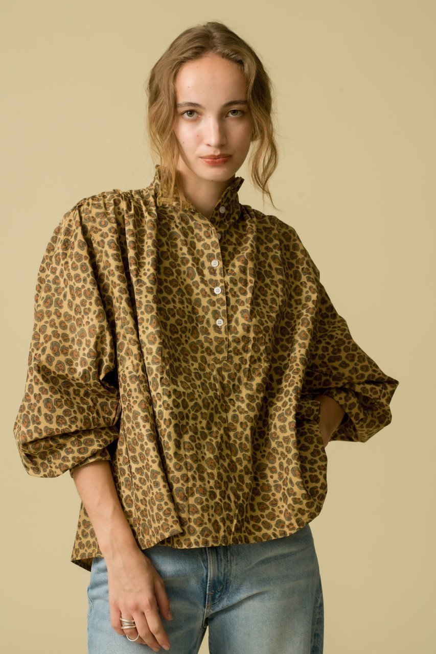 【エスゼット ブロックプリント/SZ Blockprints】のKALI TOP LEOPARD フリルスタンドカラーシャツ 人気、トレンドファッション・服の通販 founy(ファニー) ファッション Fashion レディースファッション Fashion for Women トップス・カットソー Cut & Sew Tops シャツ・ブラウス・オフィスカジュアル Elegant Blouses & Button-Ups エレガント 上品 Elegant ギャザー Gathered, Ruffled スタンド Stand Collar, Upright Stand スリーブ Sleeve, Long Sleeve / Short Sleeve フリル Frill, Ruffle レオパード Leopard, Animal Print ロング Long, Long-Length other-8|ID: prp329100004894236 ipo3291000000036585120