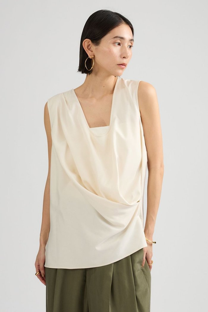 【カオス/Chaos】のソワーブラウス インテリア・キッズ・メンズ・レディースファッション・服の通販 founy(ファニー) https://founy.com/ ファッション Fashion レディースファッション Fashion for Women トップス・カットソー Cut & Sew Tops キャミソール&ノースリーブ Camisoles & Sleeveless Tops シャツ・ブラウス・オフィスカジュアル Elegant Blouses & Button-Ups アシンメトリー Asymmetrical Style シルク Silk, 100% Silk ジャケット Jacket, Outerwear スリット Slit, Slit Detail ドレープ Drape, Draping Fabric ノースリーブ Sleeveless, No-Sleeve ブルゾン Blouson, Bomber Jacket 再入荷 Restock / Back in Stock |ID: prp329100004894377 ipo3291000000036876890