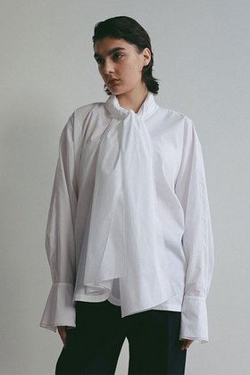 【エトレトウキョウ/ETRE TOKYO】の【SANTE】ボウタイリボンシャツ 人気、トレンドファッション・服の通販 founy(ファニー) ファッション Fashion レディースファッション Fashion for Women トップス・カットソー Cut & Sew Tops シャツ・ブラウス・オフィスカジュアル Elegant Blouses & Button-Ups なめらか Smooth, Silky Texture オケージョン Occasion Wear カフス Cuff Design シルク Silk, 100% Silk ジャケット Jacket, Outerwear スリーブ Sleeve, Long Sleeve / Short Sleeve セットアップ Set-Up, Coordinated Outfit セレモニー Ceremony ダブル Double, Double-Breasted フォーマル Formal, Dressy リボン Ribbon, Bow ループ Loop, Loop Knit ロング Long, Long-Length エレガント 上品 Elegant |ID:prp329100004894650