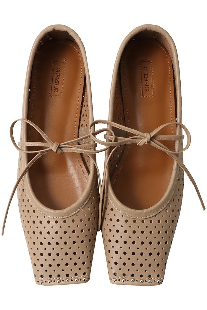 【チェンバー/CHEMBUR】のスクエアトゥパンチングリボンフラットシューズ インテリア・キッズ・メンズ・レディースファッション・服の通販 founy(ファニー) https://founy.com/ ファッション Fashion レディースファッション Fashion for Women シューズ Shoes, Footwear フェミニン Feminine, Girly フラット Flat, Flat Shoes リゾート Resort, Vacation Style リボン Ribbon, Bow 夏 Summer 旅行 Travel 春 Spring S/S・春夏 SS, Spring/Summer, Warm Season |ID: prp329100004894824 ipo3291000000036931373