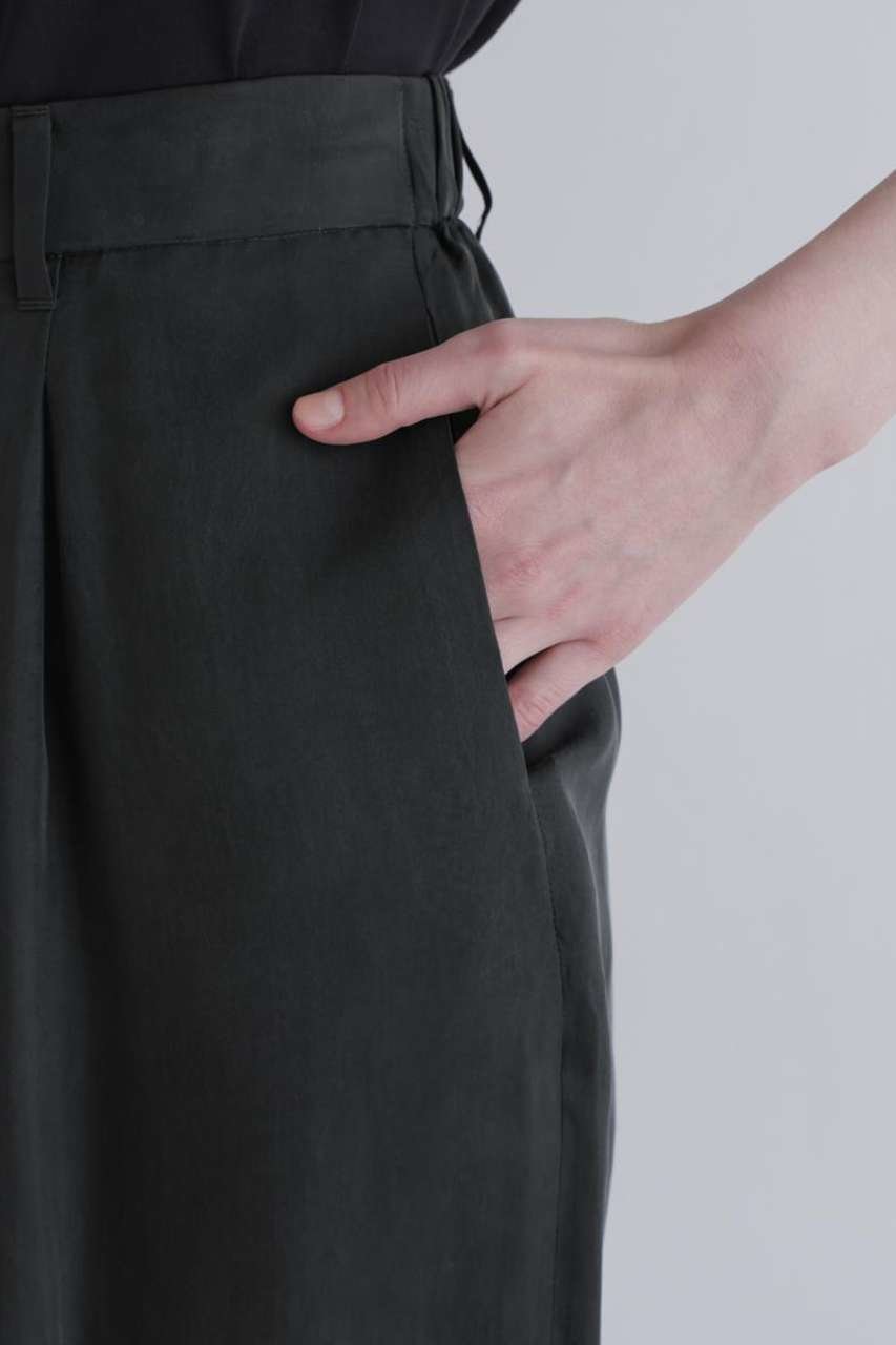 【ル フィル/LE PHIL】のキュプラツイルカーブパンツ 人気、トレンドファッション・服の通販 founy(ファニー) ファッション Fashion レディースファッション Fashion for Women パンツ Pants & Trousers おすすめ Recommended / Our Picks キュプラ Cupro, Eco Fabric スタンダード Standard, Basic ツイル Twist, Twisted Detail トレンド Trend, Trending Now ドレープ Drape, Draping Fabric 今季 This Season, Current Season 新作・新入荷 New Arrivals / New In other-7|ID: prp329100004894936 ipo3291000000036615741