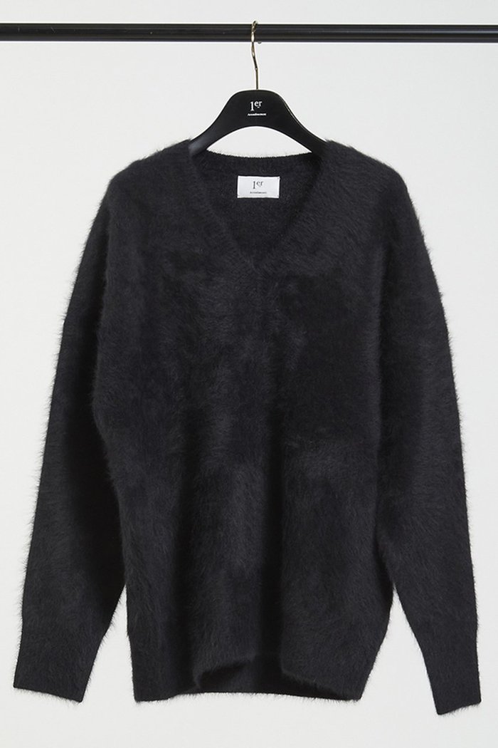 【プルミエ アロンディスモン/1er Arrondissement】のFOXカシミアVネックプルオーバー インテリア・キッズ・メンズ・レディースファッション・服の通販 founy(ファニー) https://founy.com/ ファッション Fashion レディースファッション Fashion for Women トップス・カットソー Cut & Sew Tops ニット Knit Tops & Sweaters カジュアルプルオーバー・ニットトップス Pullovers & Knit Tops / Casual Pullovers Vネックトップス V-Neck Tops / V-Cut Neckline Shirts 2025年 2025 2025-2026秋冬・A/W Autumn/Winter 2025–26 AW25–26 デコルテ Décolleté, Neckline フェミニン Feminine, Girly フォックス Fox, Fox Fur エレガント 上品 Elegant 別注 Limited Edition, Custom Order |ID: prp329100004894976 ipo3291000000036592369