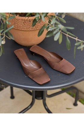 【ウィムガゼット/Whim Gazette】 【Hoaw.】スクエアサテンミュール人気、トレンドファッション・服の通販 founy(ファニー) ファッション Fashion レディースファッション Fashion for Women アクセサリー Fashion Accessories エレガント 上品 Elegant サテン Satin, Glossy Fabric サンダル Sandals, Summer Shoes シューズ Shoes, Footwear シンプル Simple, Minimal トレンド Trend, Trending Now |ID:prp329100004895262