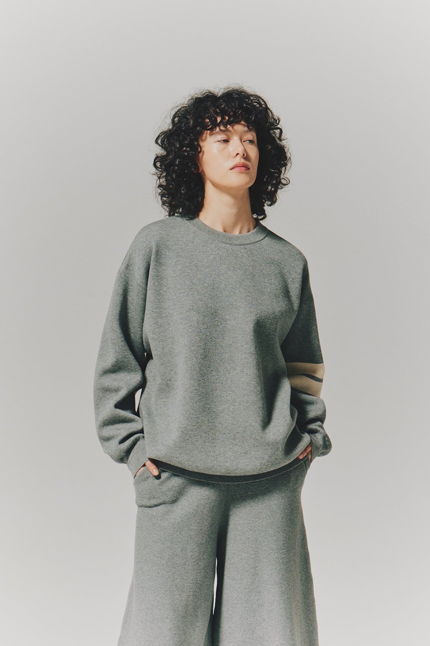 【ルームエイト/Room no.8】のDUAL LAYERED オーバーサイズ スウェット 人気、トレンドファッション・服の通販 founy(ファニー) 　ファッション　Fashion　レディースファッション　Fashion for Women　トップス・カットソー　Cut & Sew Tops　シャツ・ブラウス・オフィスカジュアル　Elegant Blouses & Button-Ups　レディースパーカー・カジュアルフーディー　Casual Hoodies & Sweatshirts　ロングTシャツ・Tシャツ　Longline T-Shirts & Tees　スウェット・クルーネックトップス　Sweatshirts & Crewnecks / Relaxed Fit Sweat Tops　カットソー・ベーシックTシャツ　Cut-and-Sewn Tops / Stretch Tees & Basics　シンプル　Simple, Minimal　スウェット / スエット　Sweatshirt, Sweatwear　スリーブ　Sleeve, Long Sleeve / Short Sleeve　リラックス　Relax, Relaxed Fit　エレガント 上品　Elegant　再入荷　Restock / Back in Stock　other-8|ID: prp329100004895311 ipo3291000000036596303