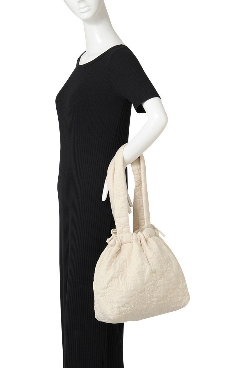 【プリスティン/PRISTINE】のフラワーキルトバッグ 人気、トレンドファッション・服の通販 founy(ファニー) 　ファッション　Fashion　レディースファッション　Fashion for Women　バッグ　Bags　なめらか　Smooth, Silky Texture　キルト　Quilt, Quilted Fabric　ファブリック　Fabric, Textile　フェミニン　Feminine, Girly　フォルム　Silhouette, Form　フラワー　Flower, Floral　エレガント 上品　Elegant　other-2|ID: prp329100004895435 ipo3291000000036597579