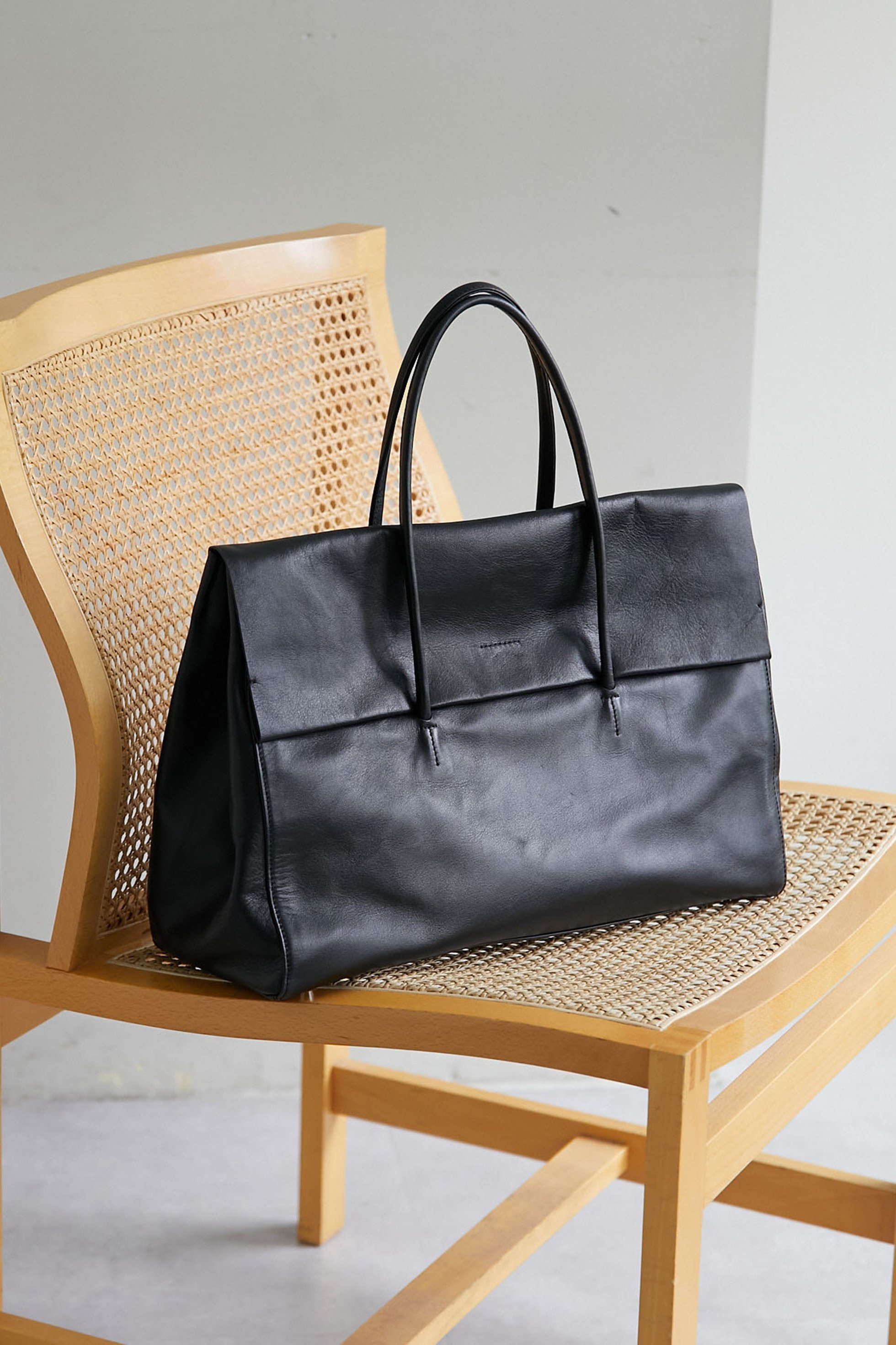 【ウィムガゼット/Whim Gazette】の【Hoaw.】フラップボストンバッグ 人気、トレンドファッション・服の通販 founy(ファニー) 　ファッション　Fashion　レディースファッション　Fashion for Women　バッグ　Bags　アクセサリー　Fashion Accessories　シューズ　Shoes, Footwear　シンプル　Simple, Minimal　フラップ　Flap, Flap Pocket　ボストンバッグ　Boston Bag, Retro Bag　旅行　Travel　エレガント 上品　Elegant　other-4|ID: prp329100004895437 ipo3291000000036597609