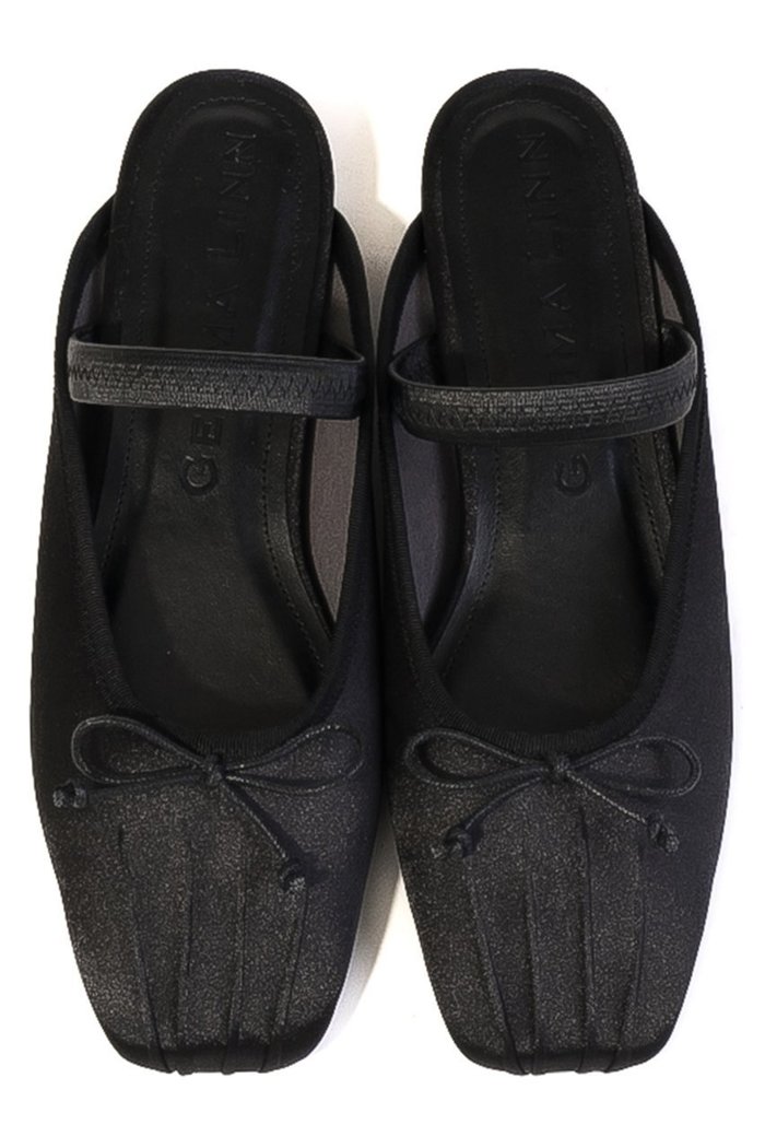 【ダニエラ アンド ジェマ/Daniella & GEMMA】のサテンバレエミュール インテリア・キッズ・メンズ・レディースファッション・服の通販 founy(ファニー) https://founy.com/ ファッション Fashion レディースファッション Fashion for Women クッション Cushion, Throw Pillow サテン Satin, Glossy Fabric サンダル Sandals, Summer Shoes シューズ Shoes, Footwear ソックス Socks, Hosiery バレエ Ballet, Ballet Style ミュール Mule, Backless Shoes エレガント 上品 Elegant 再入荷 Restock / Back in Stock |ID: prp329100004895521 ipo3291000000036892791