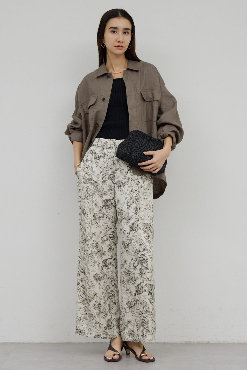 【ガリャルダガランテ/GALLARDAGALANTE】のリネンミリタリーシャツブルゾン 人気、トレンドファッション・服の通販 founy(ファニー) 　ファッション　Fashion　レディースファッション　Fashion for Women　アウター　Coat / Outerwear Collection　レディースジャケット・軽アウター　Jackets　ブルゾンジャケット・スポーティアウター　Blouson Jackets　エレガント 上品　Elegant　ジャケット　Jacket, Outerwear　ブルゾン　Blouson, Bomber Jacket　ポケット　Pocket, Pocket Detail　ミリタリー　Military, Army Style　リネン　Linen, Linen Fabric　羽織　Haori, Light Jacket　other-2|ID: prp329100004895595 ipo3291000000036894612