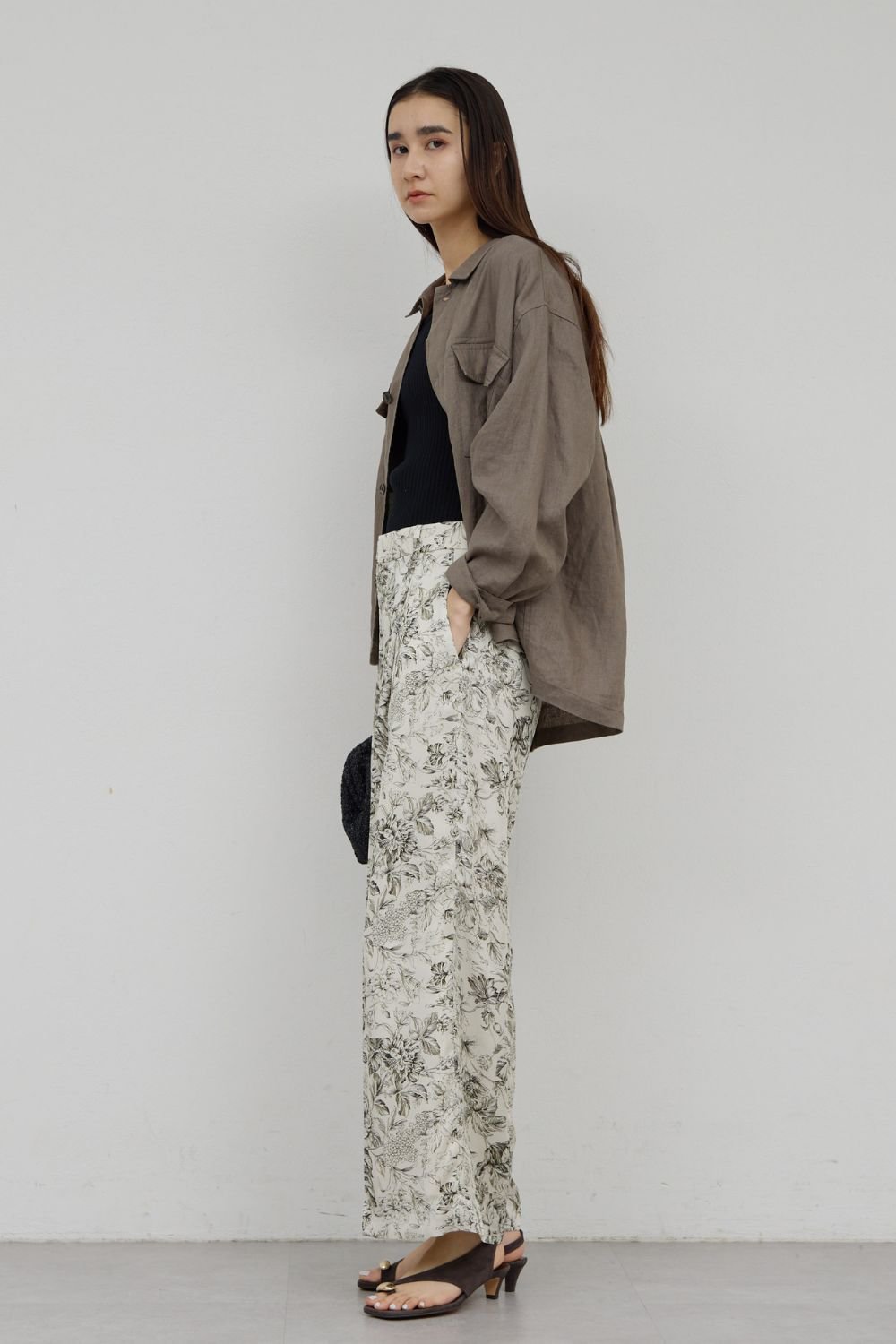 【ガリャルダガランテ/GALLARDAGALANTE】のリネンミリタリーシャツブルゾン 人気、トレンドファッション・服の通販 founy(ファニー) 　ファッション　Fashion　レディースファッション　Fashion for Women　アウター　Coat / Outerwear Collection　レディースジャケット・軽アウター　Jackets　ブルゾンジャケット・スポーティアウター　Blouson Jackets　エレガント 上品　Elegant　ジャケット　Jacket, Outerwear　ブルゾン　Blouson, Bomber Jacket　ポケット　Pocket, Pocket Detail　ミリタリー　Military, Army Style　リネン　Linen, Linen Fabric　羽織　Haori, Light Jacket　other-3|ID: prp329100004895595 ipo3291000000036894614