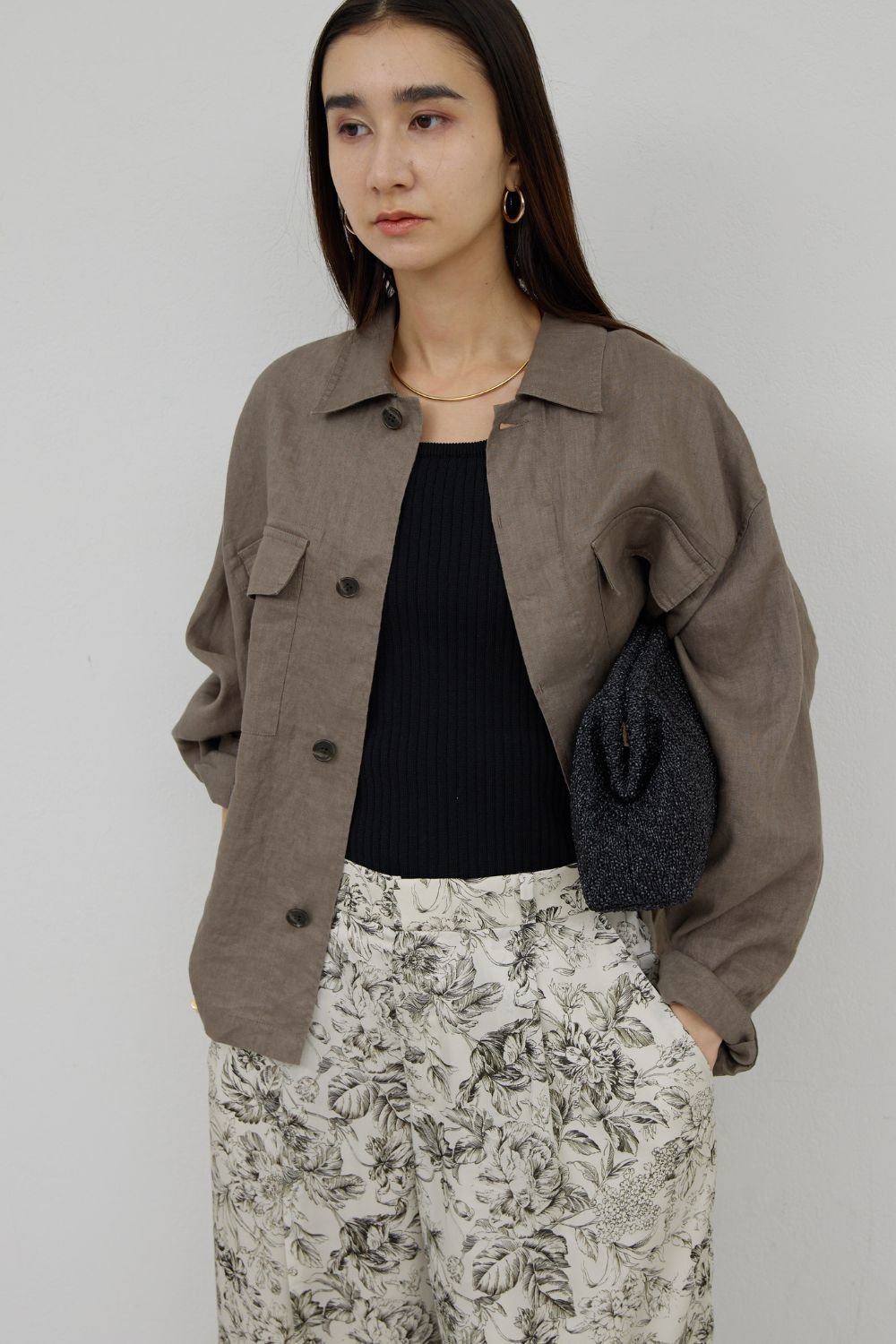 【ガリャルダガランテ/GALLARDAGALANTE】のリネンミリタリーシャツブルゾン 人気、トレンドファッション・服の通販 founy(ファニー) 　ファッション　Fashion　レディースファッション　Fashion for Women　アウター　Coat / Outerwear Collection　レディースジャケット・軽アウター　Jackets　ブルゾンジャケット・スポーティアウター　Blouson Jackets　エレガント 上品　Elegant　ジャケット　Jacket, Outerwear　ブルゾン　Blouson, Bomber Jacket　ポケット　Pocket, Pocket Detail　ミリタリー　Military, Army Style　リネン　Linen, Linen Fabric　羽織　Haori, Light Jacket　other-5|ID: prp329100004895595 ipo3291000000036894617